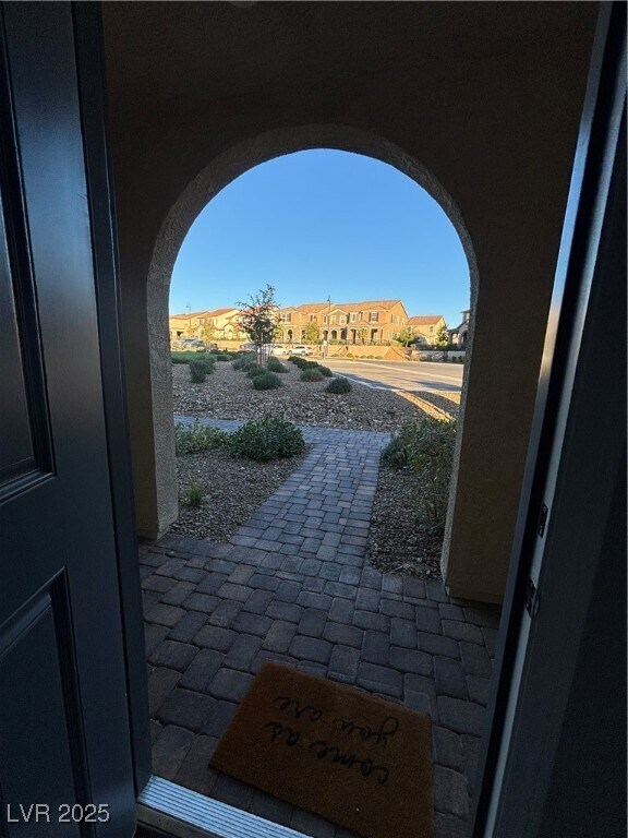 Foto del edificio - 2456 Bagnara Pl