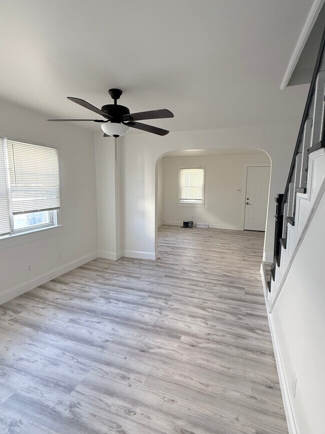 Foto del edificio - 211 Oakwood Ave