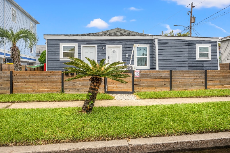 Building Photo - 1321 35th St