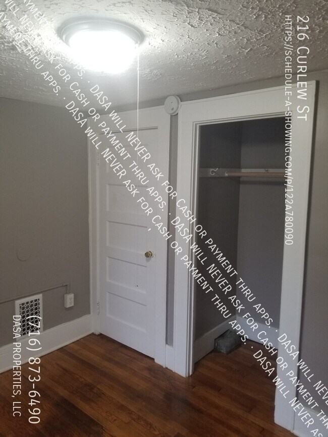 Foto del edificio - 216 Curlew St - 3 Beds / 1 Bath
