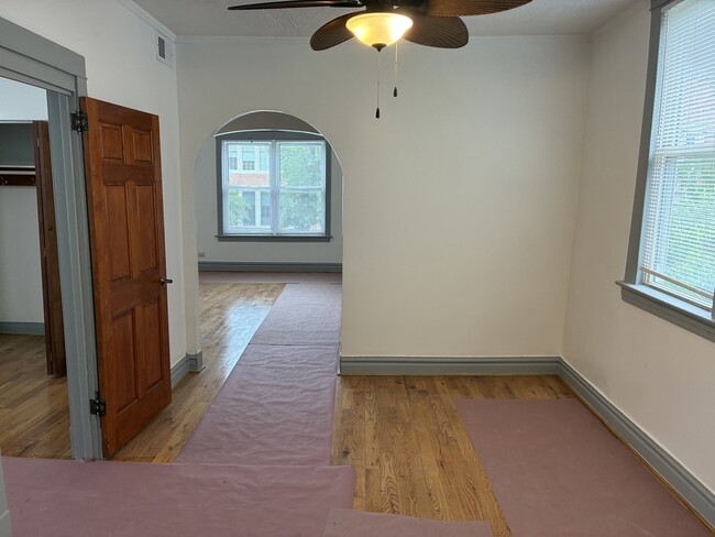 Building Photo - 1430 N Leamington Ave