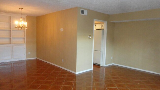 Building Photo - 468 N Post Oak Ln