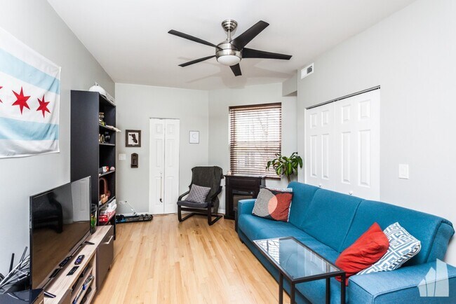 Foto del edificio - 2848 N Christiana Ave