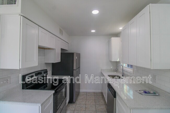 Building Photo - 910 Sea Gull Dr