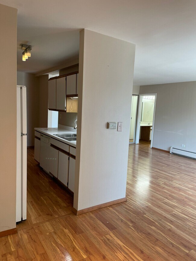 Building Photo - 1810 Hemlock Pl