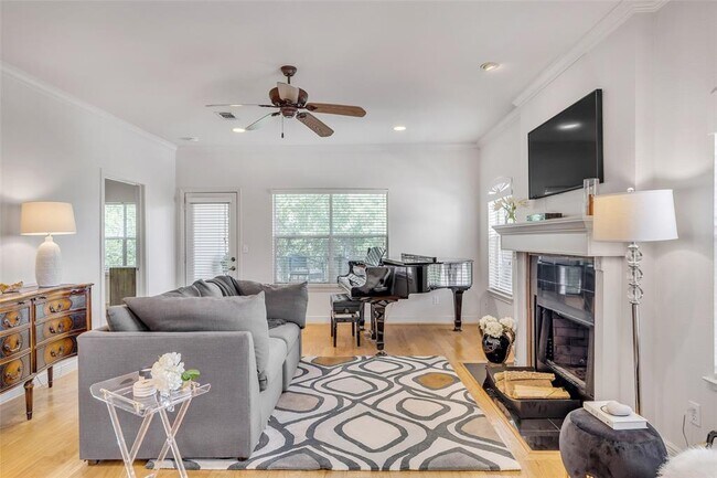 Foto del edificio - 5511 Oakwood Cove