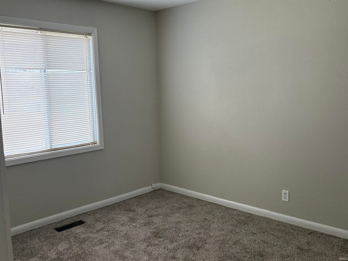 Building Photo - 1010 N Lincoln St