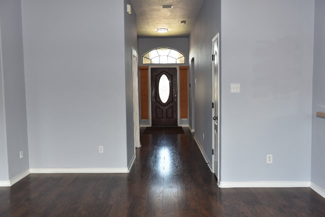 Building Photo - 6145 Ortiz Dr