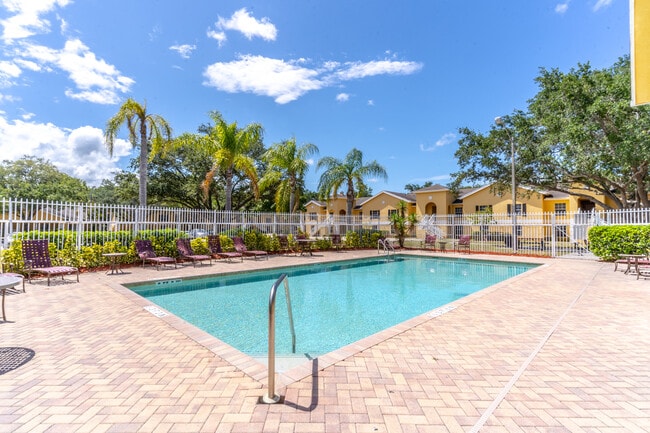 Building Photo - Live Oak Villas