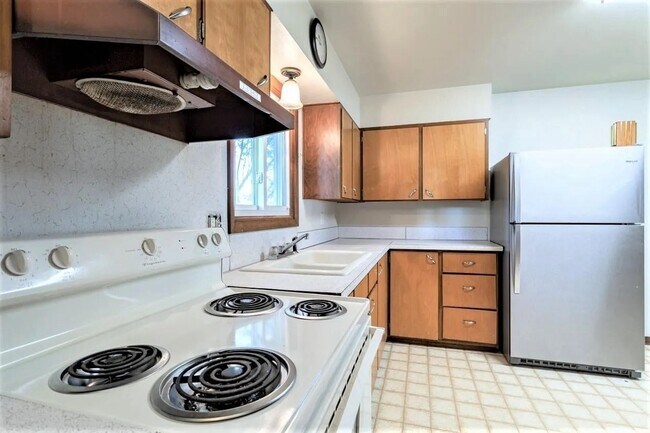 Building Photo - 1405 Daley Ave