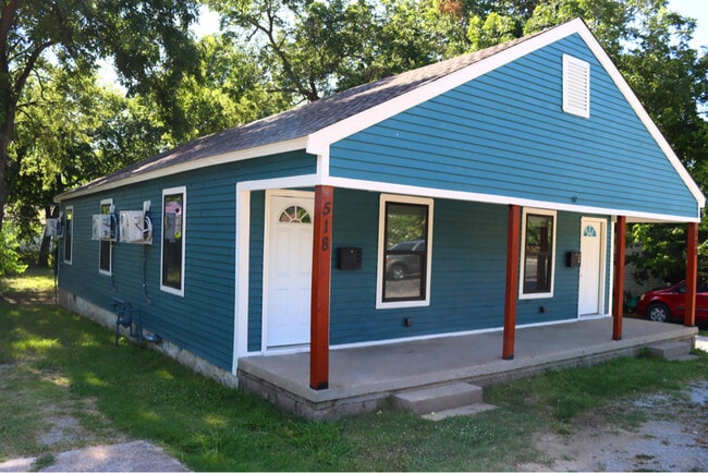 Building Photo - 518 N Harvard Ave