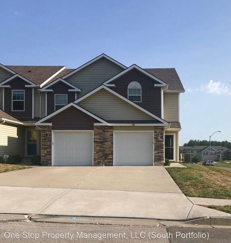 Primary Photo - 3 br, 3 bath House - FTO-100 W. Grant Dr.