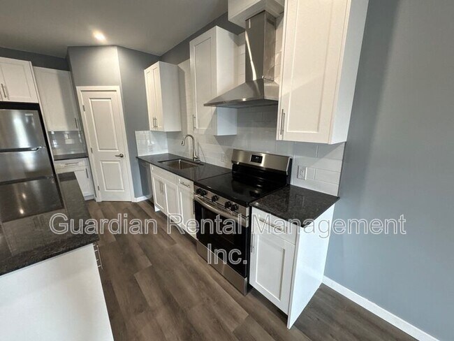 Photo du bâtiment - 324 Strand Ave