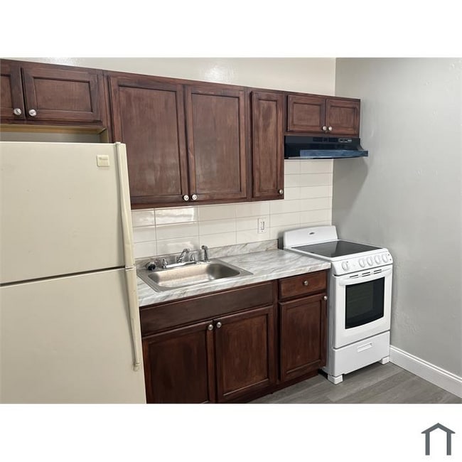 Building Photo - 1026 19th St S