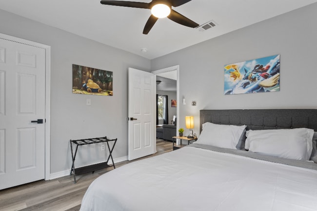 Building Photo - 242 Rodenberg Ave