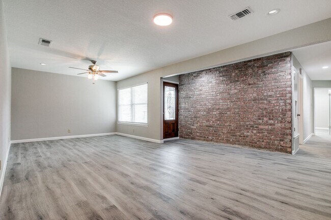 Building Photo - 3 Bedroom/2 Bath Inspiration Hills Subdivi...