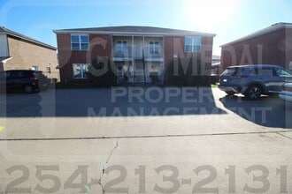 Building Photo - 3304 Hereford Ln