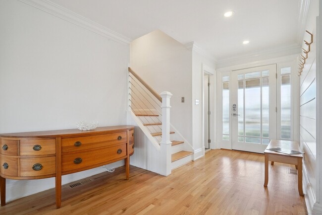 Foto del edificio - 656 Fairfield Beach Rd