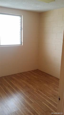 Building Photo - 915 Hikina Ln