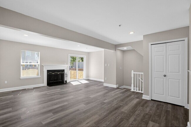 Foto del edificio - 2736 Albermarle Pl