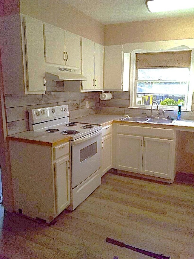Building Photo - 2031 Redwood Cir