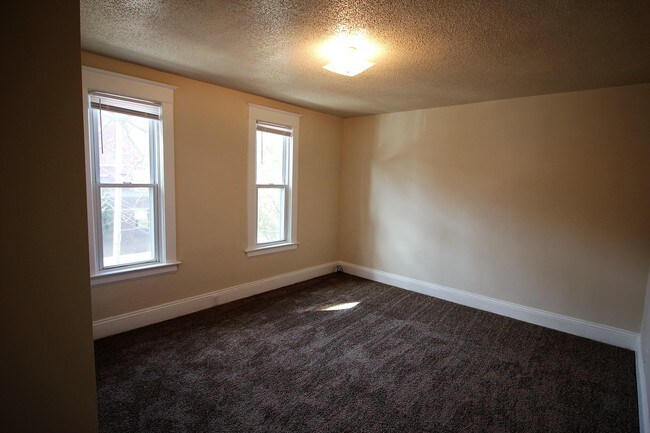 Photo - 744 Oakland Ave SW
