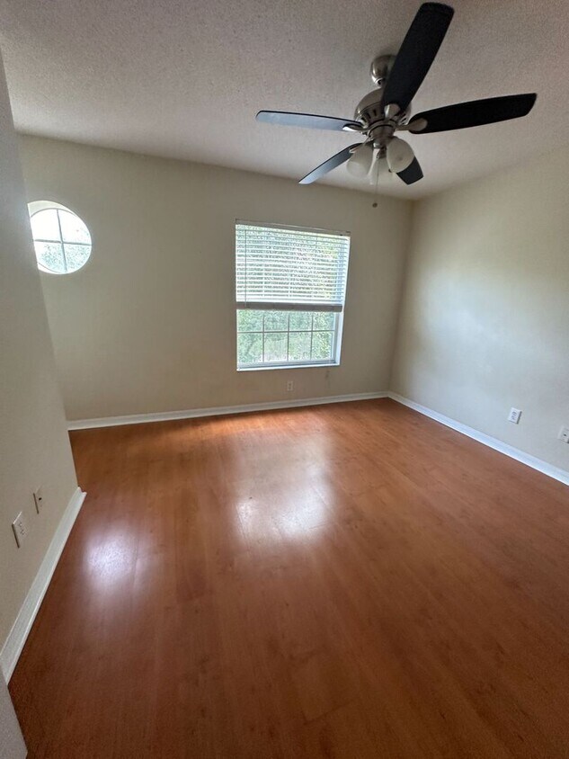 Building Photo - Avalon Park Townhouse