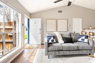 Building Photo - 6101 Parkwood Dr