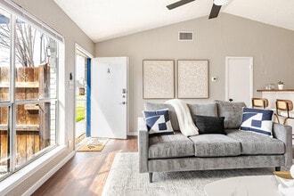 Building Photo - 6101 Parkwood Dr