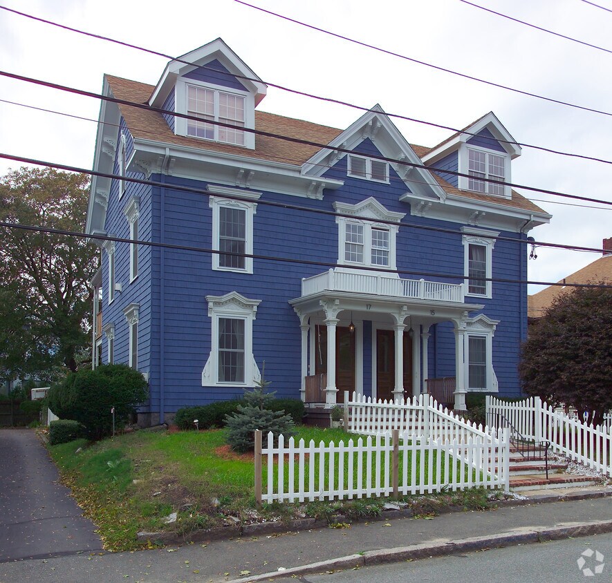 Primary Photo - 15-17 Phipps St