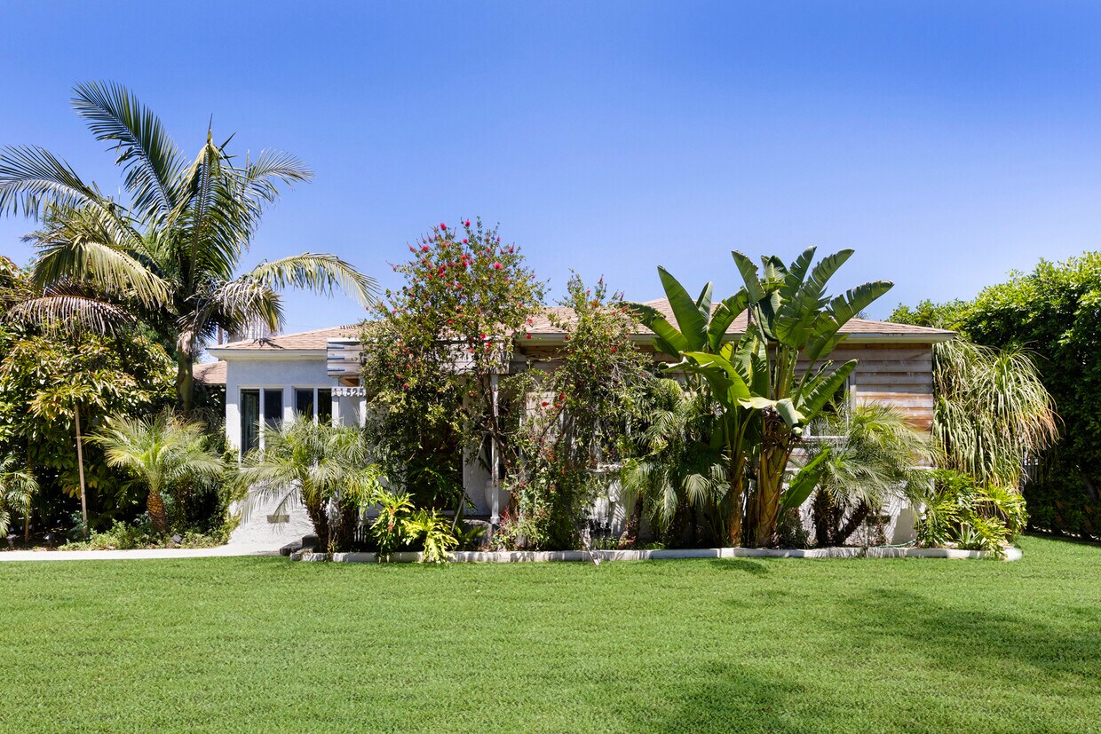 Foto principal - 11525 Calvert St