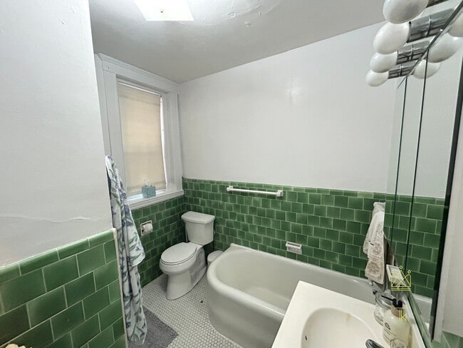 Foto del edificio - 42 Longwood Ave