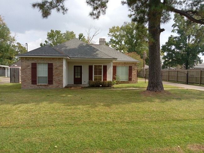 Front of house - 18404 White Oak Dr