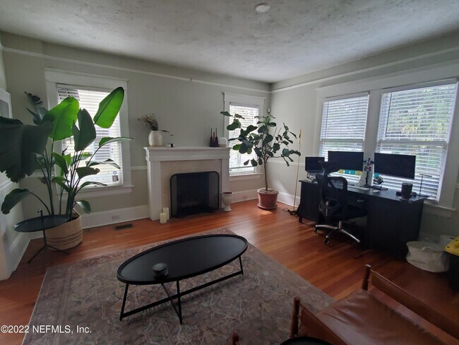 Building Photo - 2846 Sydney St
