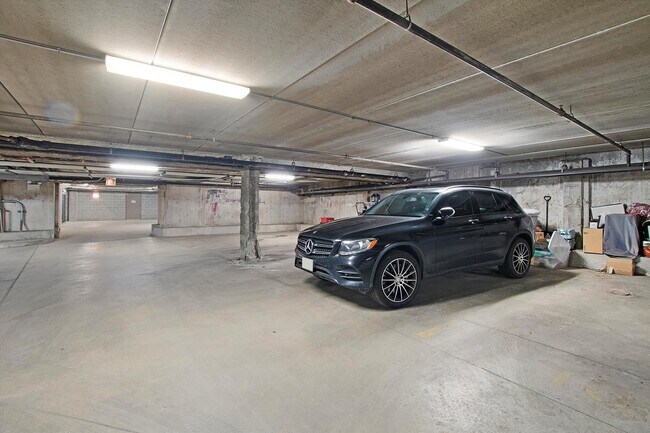 Building Photo - 4751 N Artesian Ave