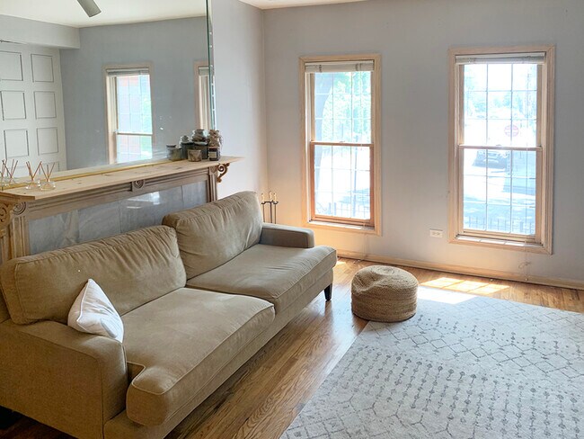 Foto del edificio - 1042 N Wood St