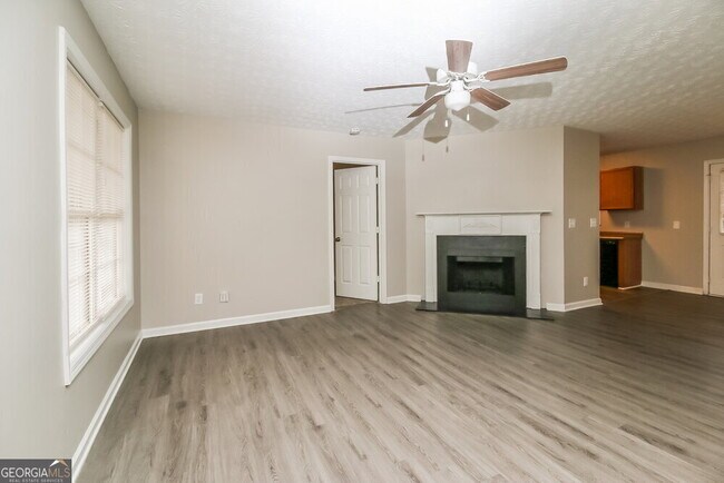 Foto del edificio - 8129 Sterling Ln