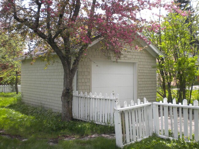 Foto del edificio - Centrally located close to MSU, not far fr...