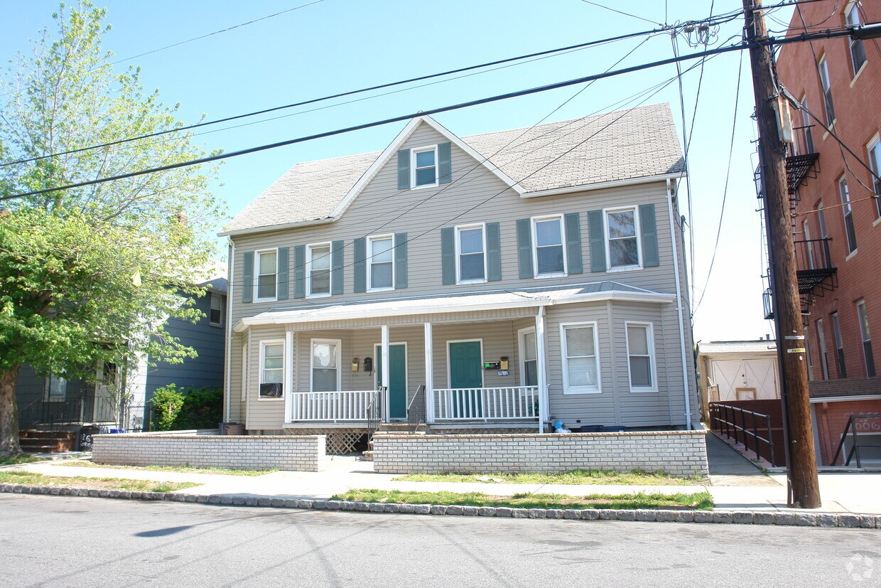 182184 Gordon St, Perth Amboy, NJ 08861 Apartments in Perth Amboy