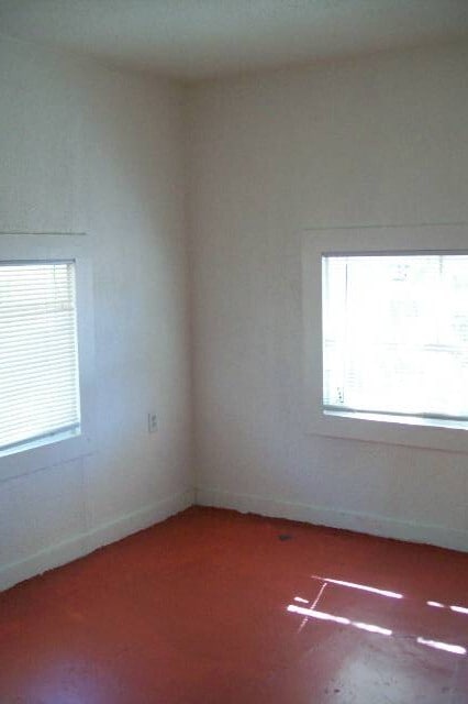Building Photo - 1109 S Farmer Ave