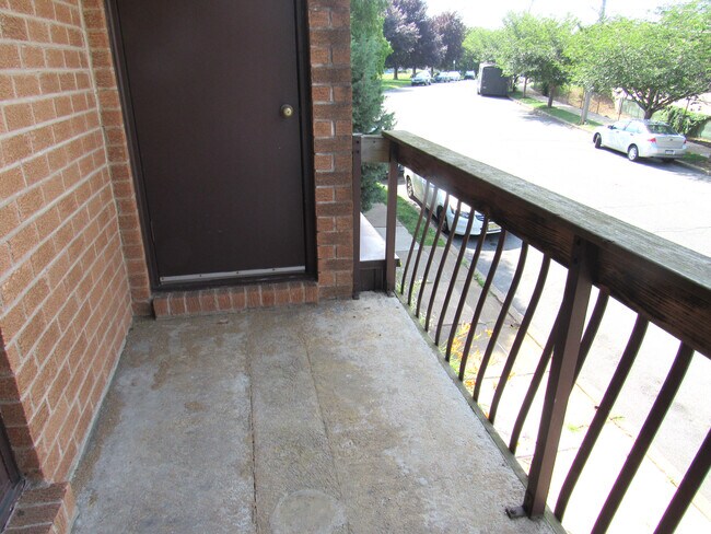 Balcony closet - 2530 Faunce St
