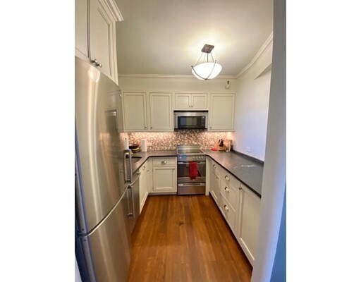 Building Photo - 145 Pinckney St