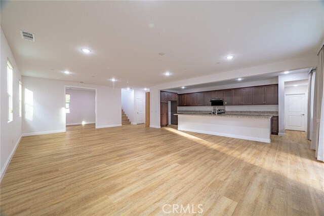 Foto del edificio - 3152 E Olympic Dr