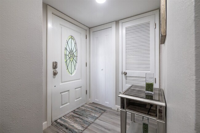 Foto del edificio - 6403 Chimney Creek Cir