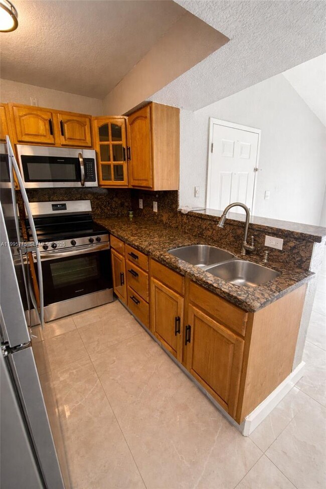 Building Photo - 10581 SW 155th Ct