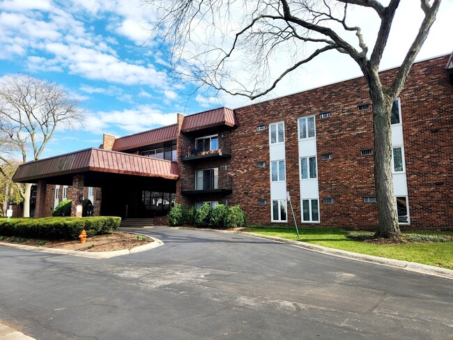 Building Photo - 1053 W Ogden Ave