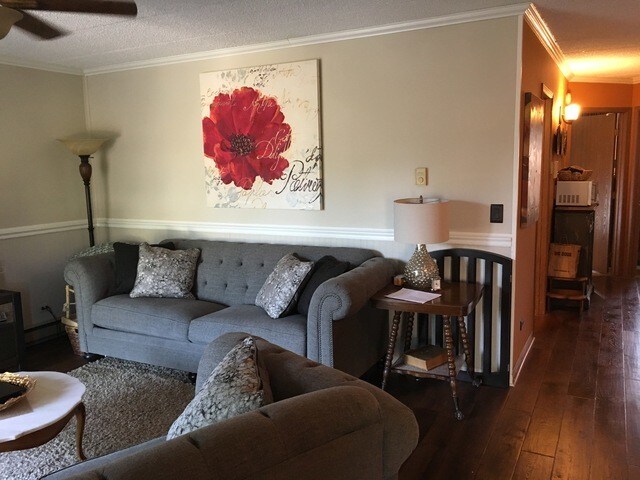 Foto del edificio - 710 Briar Hill Ln