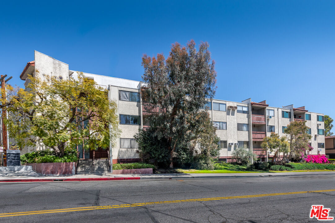 Foto principal - 530 S Barrington Ave