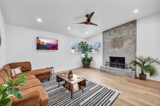 Foto del edificio - 10601 Walnut Bend Dr