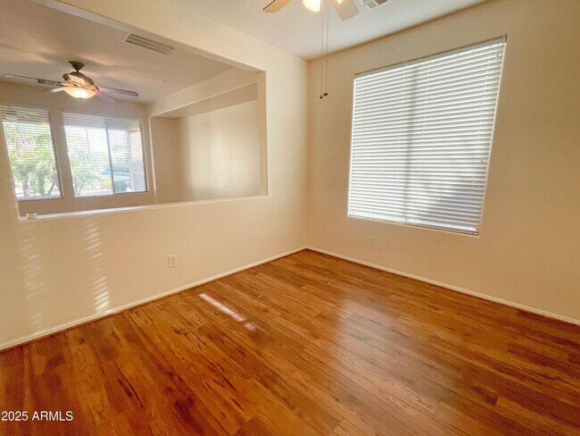 Foto del edificio - 4015 E Sourwood Dr